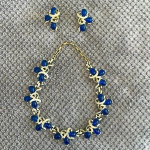 Marvella Vintage chocker necklace with lobster clap and clip on earrings